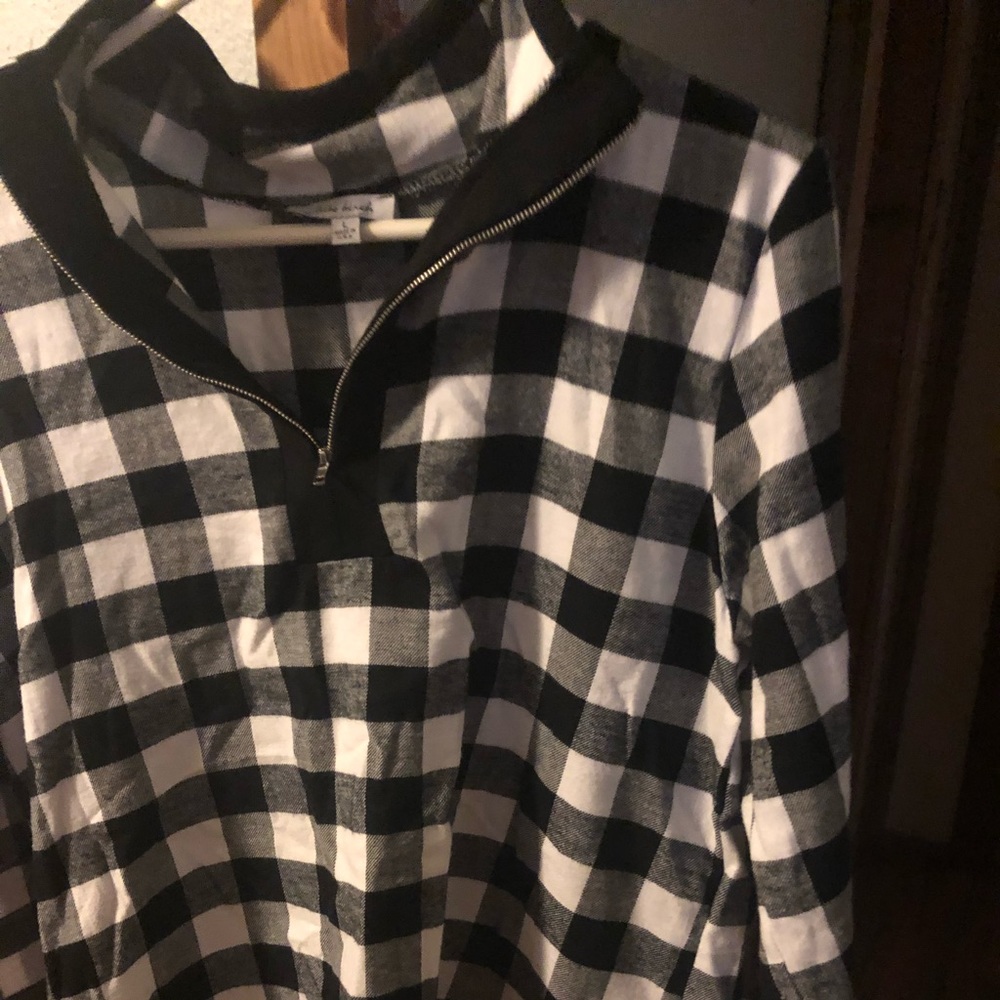 Buffalo plaid zipper in neck